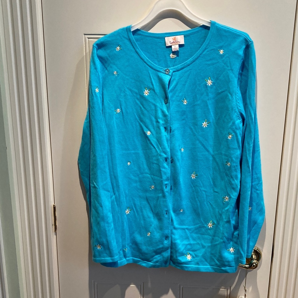 Quacker Factory Turquoise Button Down with White Embellishments